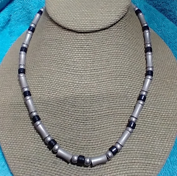 Elegant Silvertone and Black Beaded Surfer Beach Necklace vintage - Picture 1 of 4